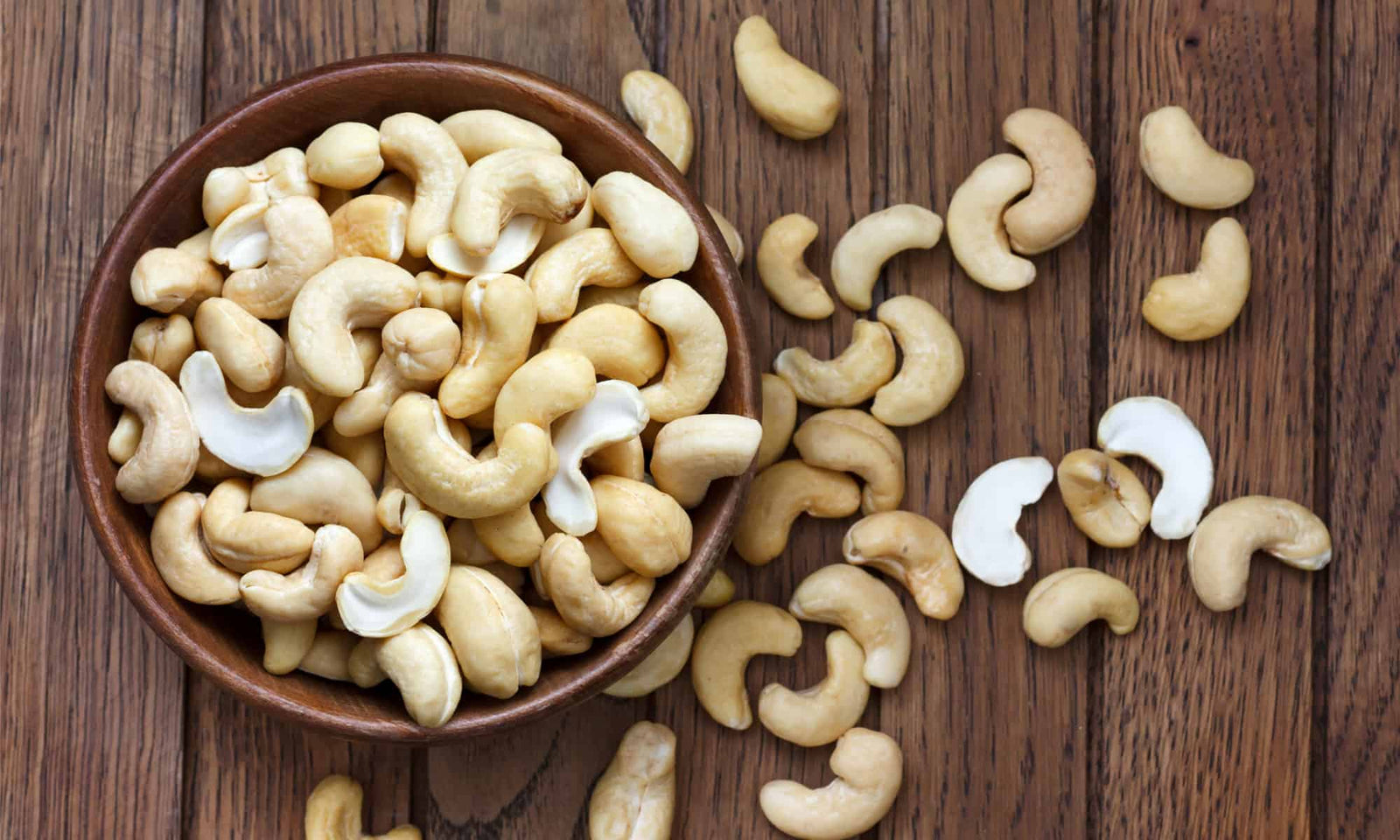How much cashews can a dog safely eat?
